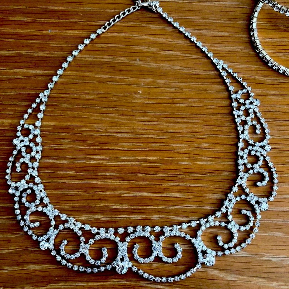 Costume jewelry necklace